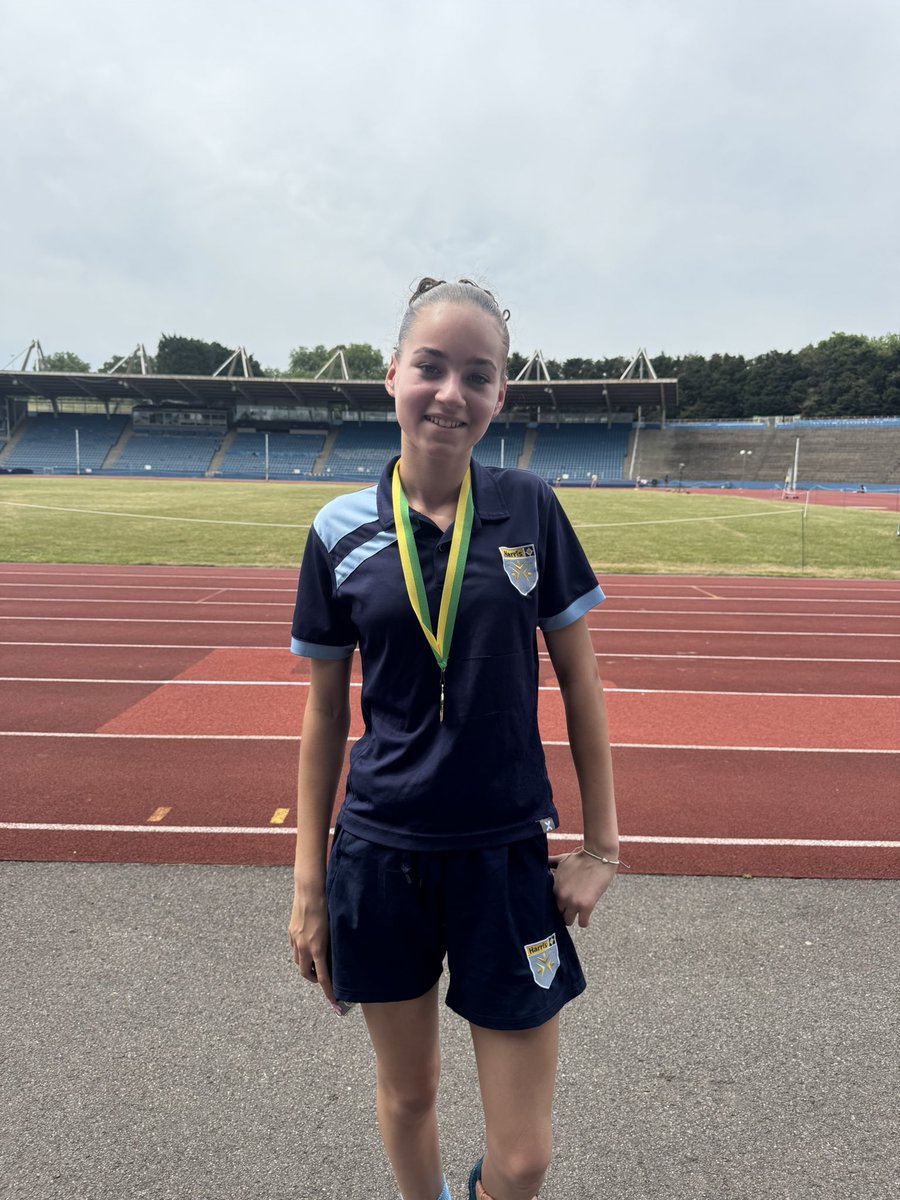 Year 9 girls South Quadrant Federation Athletics winners 🏆🔥 An amazing performance showing determination and resilience in their track and field events 👏🏼🎽 <a href="/HarrisFed/">Harris Federation</a>