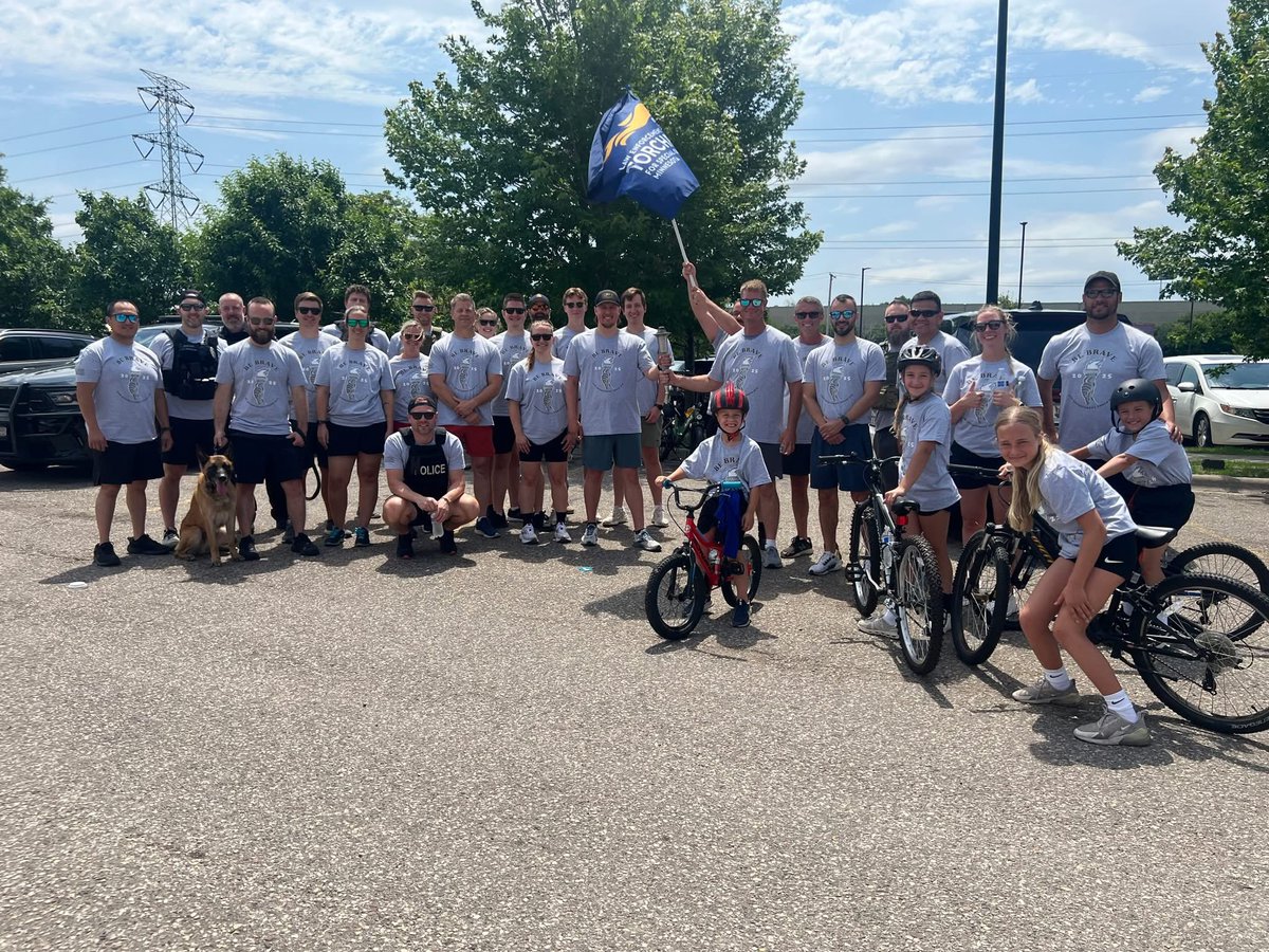 RosevilleMN_PD's tweet image. We were proud to take part in today’s final leg of the @SOMinnesota Law Enforcement Torch Run! 💙🔥

This year brought our biggest turnout yet — including staff, family members with Special Olympics connections, and K9 Cal!

#TorchRun #SpecialOlympics #CommunityStrong