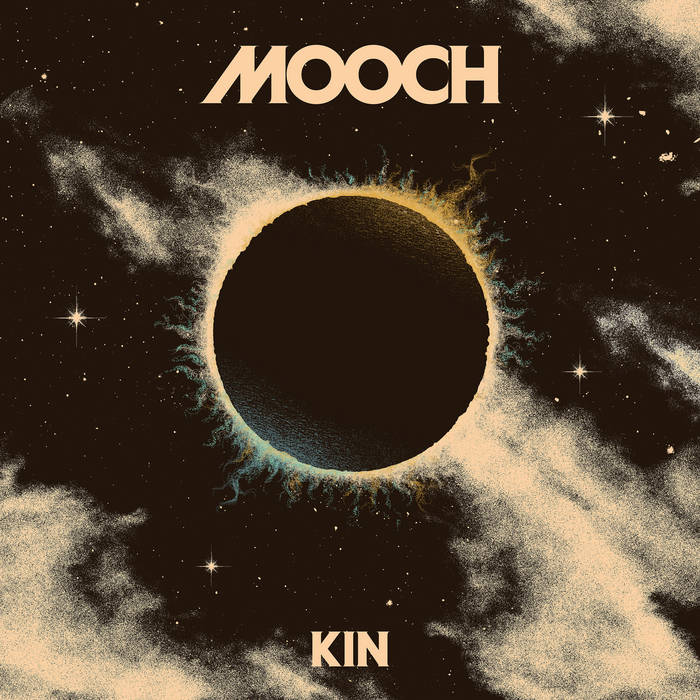 KMANRIFFSMetal's tweet image. FULL FORCE FRIDAY:🆕June 20th ENCORE!🎧

MOOCH - Kin 🇨🇦💠

4th album from Montréal, Québec, Canadian Heavy Psych/Stoner Rock outfit 💠

BC➡️moochmusicofficial.bandcamp.com/album/kin💠

#Mooch #Kin #HeavyPsych #StonerRock #FFFJun20 #KMäN