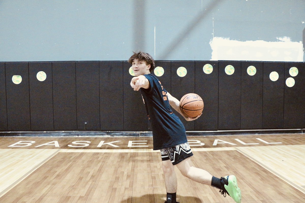 Gameface413_ta's tweet photo. 🔥We are back! FREE Basketball Camp Alert! 
🏀Train with JU Men’s Basketball Team 
📅 June 27 | 🕐 1–4 PM 6th-11th grade
📍Swisher Gymnasium, Jacksonville University
Spots are limited — FREE but registration is mandatory! Registration link in bio: https://t.co/H3o7zDvZBw https://t.co/sBDMgBznxR