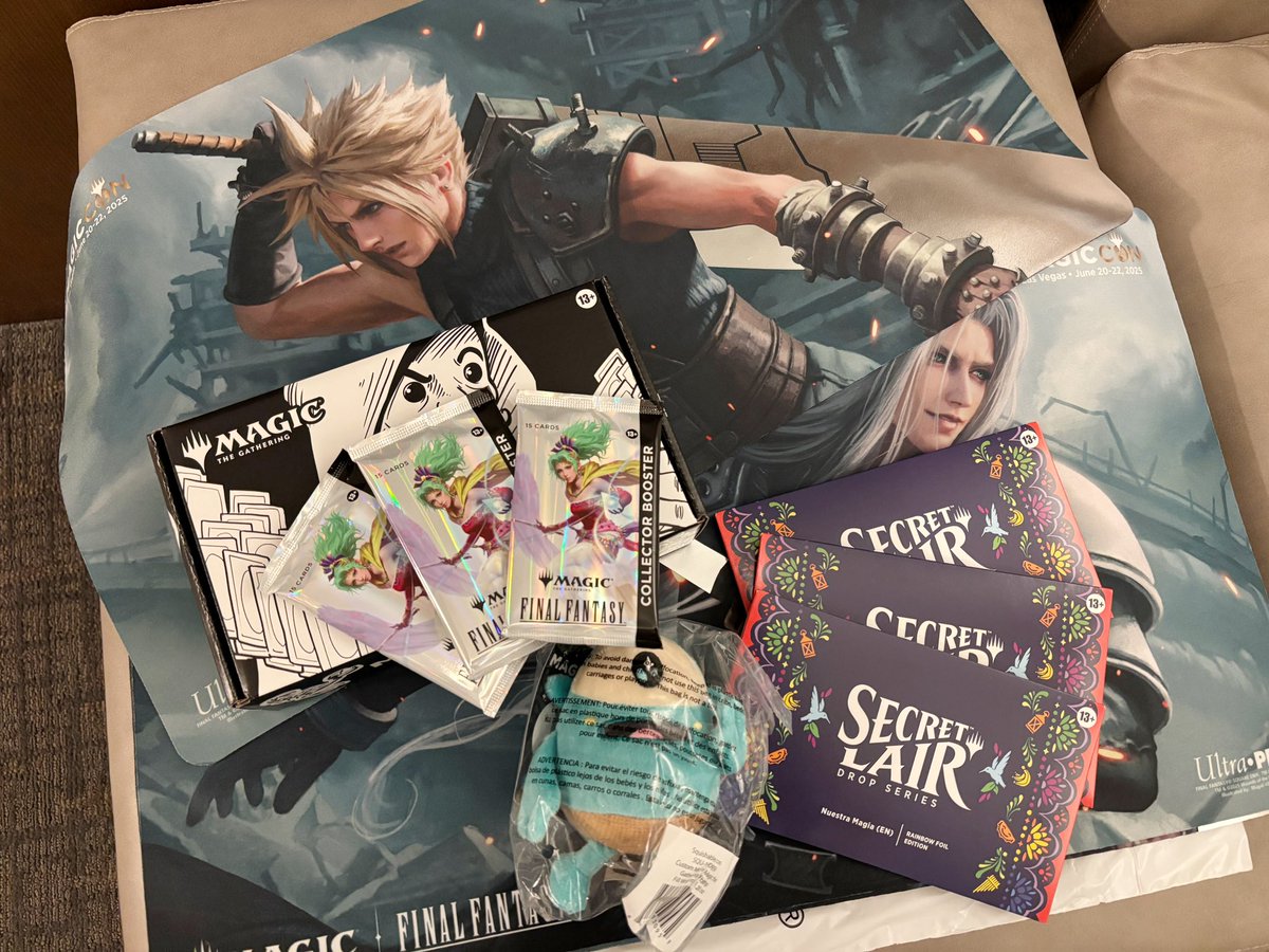 mugenmtg's tweet photo. ＼#ProTourFINALFANTASY／

ウルトラプロの限定プレイマットや公式物販に長蛇の列😵諦めかけましたが4時間弱並んでやっと買えました😭✨

#MUGEN #MTG #熊本 #マジックザギャザリング #MagicConLasVegas https://t.co/geLmQWOonL