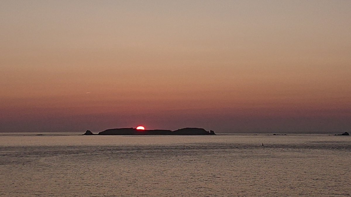 AnStaes's tweet image. Back home from an inspiring #eupa2025 in beautiful Saint-Malo: terrific science, great time with friends and amazing talks in a relaxing setting😎