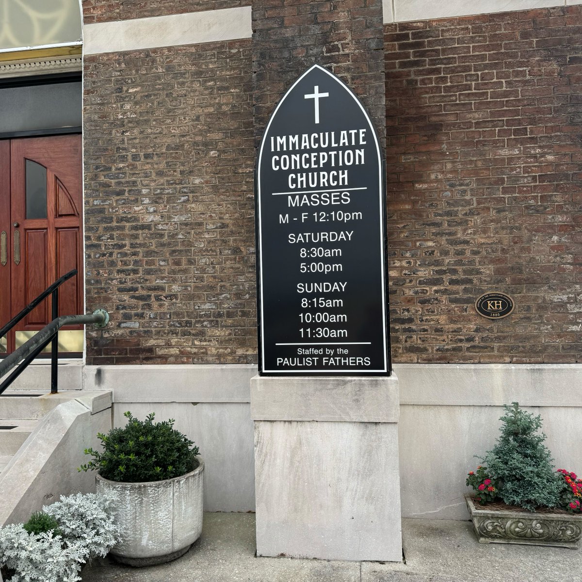 GCKnoxville's tweet image. Sometimes, a simple signage update makes all the difference! We loved helping this church refresh their mass schedule signage—clear, welcoming, and easy to read. Ready for your own update? Let’s make it happen!

#graphiccreations #outdoorsignage #churchsignage #signagesolutions