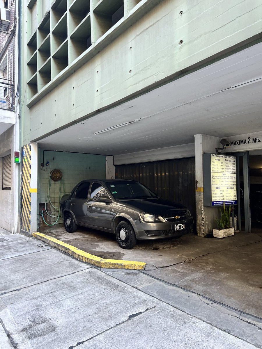 Nuestro Crown Victoria