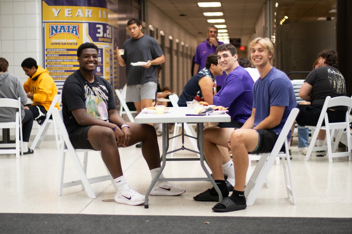 ONAZFootball's tweet image. Good food, better company. Fellowship like this is what we’re all about. 🐅
-
#HateAverageBeGREAT #WinTheWest #FearTheStreak #TheTigerWay #R837 #ComeToTheBourb #HoldTheRope