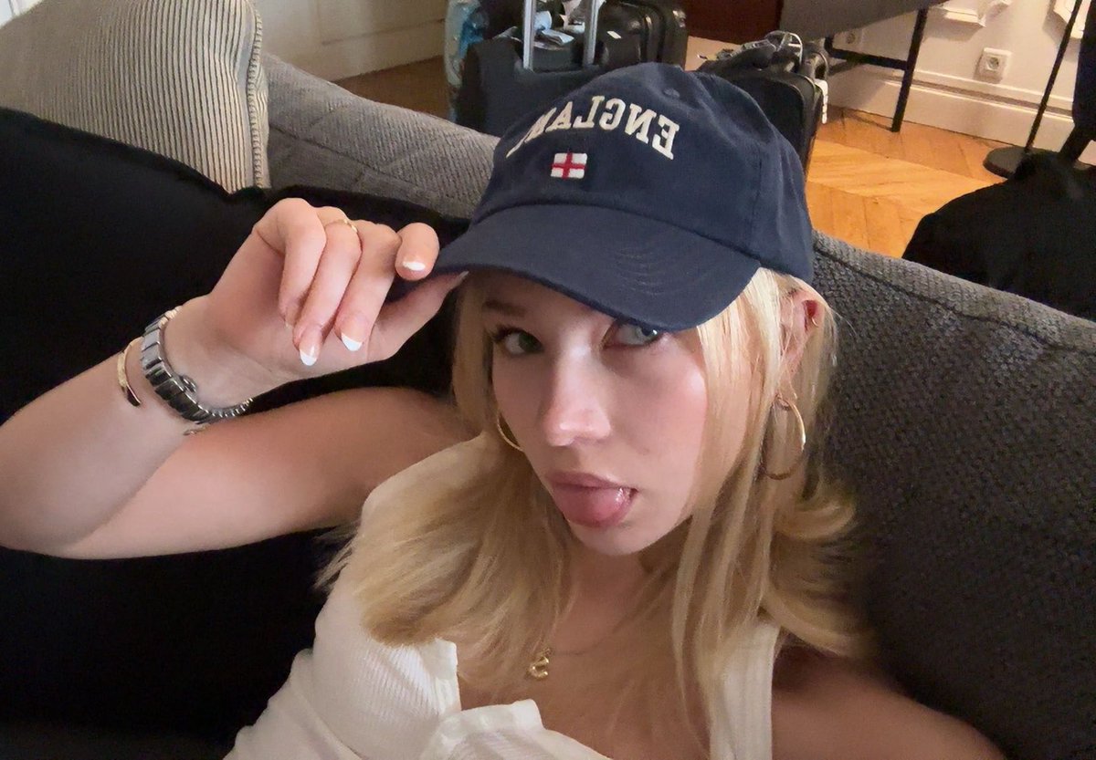 mavisss 🐒 tweet media