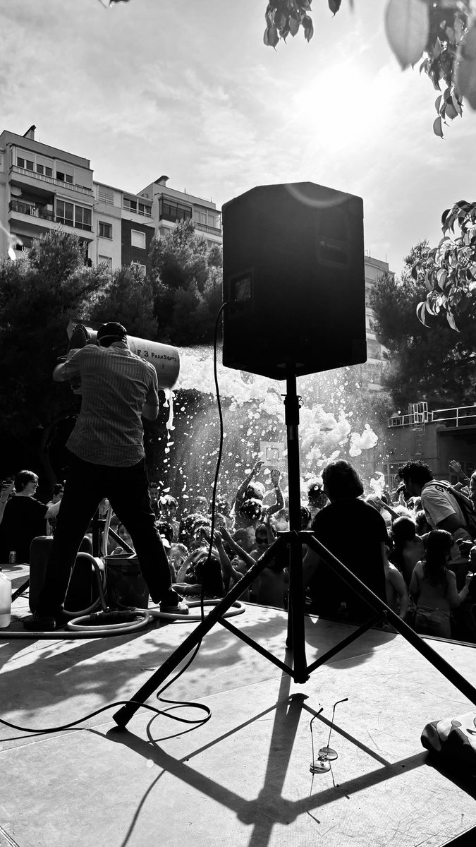 🎉 Avui hem celebrat la festa de final de curs a l’Escola Casas i… quina passada! Música, escuma i molta diversió! 😄

Bon estiu a tothom, famílies! Ens retrobem al setembre amb les piles ben carregades! ☀️📚 #EscolaCasas #SomCasas
