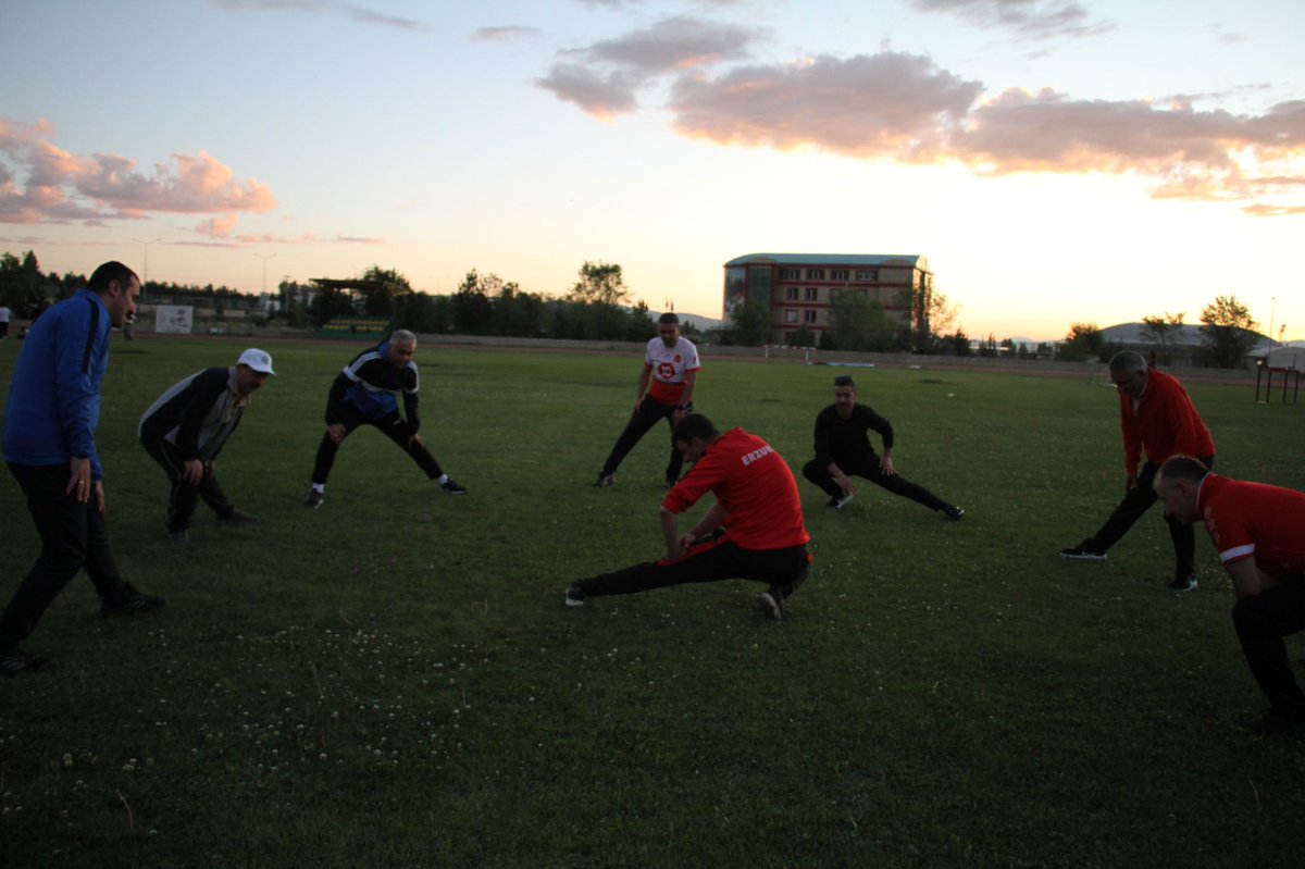 📍 Yakutiye Tartan Atletizm Pisti
🏃‍♂️ Şehrim Spor Yapıyor

İl Müdürlüğümüzce düzenlenen etkinlikte, Vali Yardımcımız Mustafa Berk Çelik, Genel Sekreter Zafer Aynalı ve kurum müdürleriyle birlikte halk yürüyüşü ve spor aktiviteleri gerçekleştirildi.

Katılan herkese teşekkürler! 💪