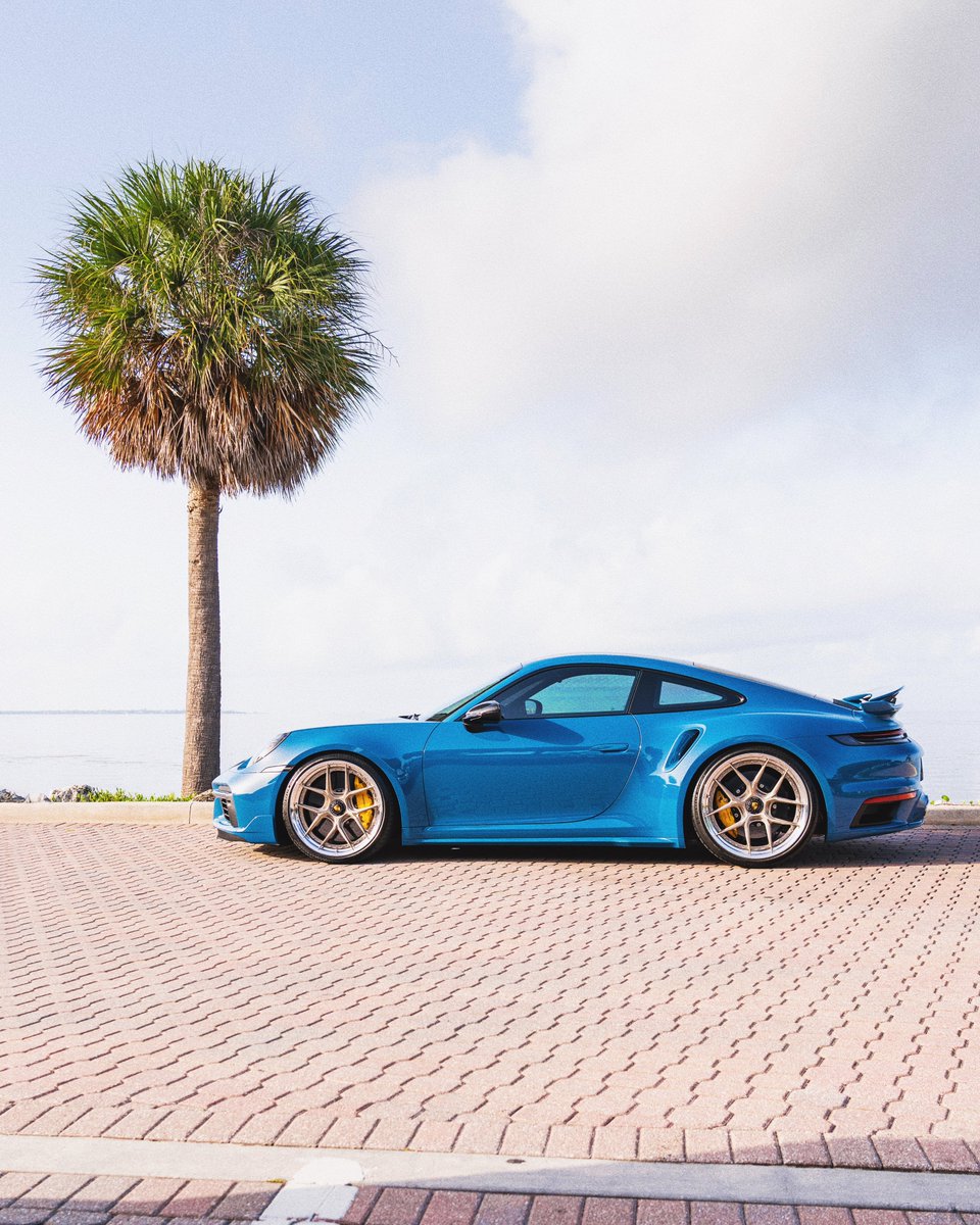 KFLETCH___'s tweet image. New work for HRE. Brand new 911 Turbo S in Oslo Blue, $15,000 paint job. Miami, FL. WOW.