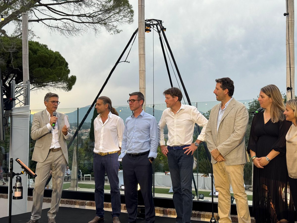 AlexndraBorchio's tweet image. Très heureuse d’être présente aux 130 ans de la @FBTP06 à #Antibes. 🎂

Une fédération regroupant près de 700 entreprises du bâtiment des @AlpesMaritimes.

Bravo à son Président Patrick Moulard pour son dynamisme et son engagement auprès de ceux qui façonnent notre territoire.