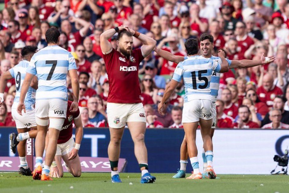 "Histórico"

Porque por primera vez en la historia, Los Pumas le ganó a los British &amp; Irish Lions, un combinado de los mejores jugadores de Inglaterra, Escocia, Gales e Irlanda.