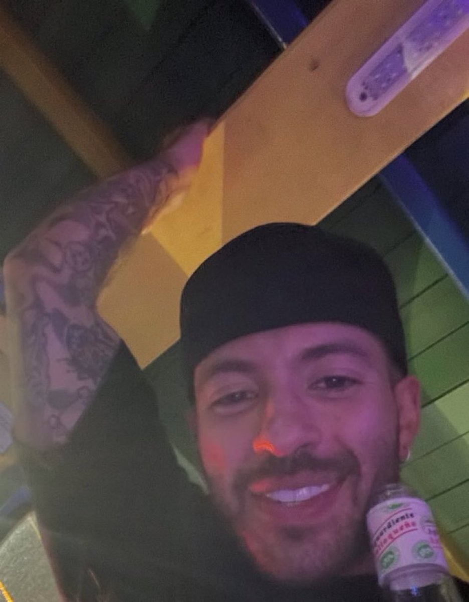 sxfixg5's tweet image. Yo leyendo las conversaciones de la señora que va chateando en el bus