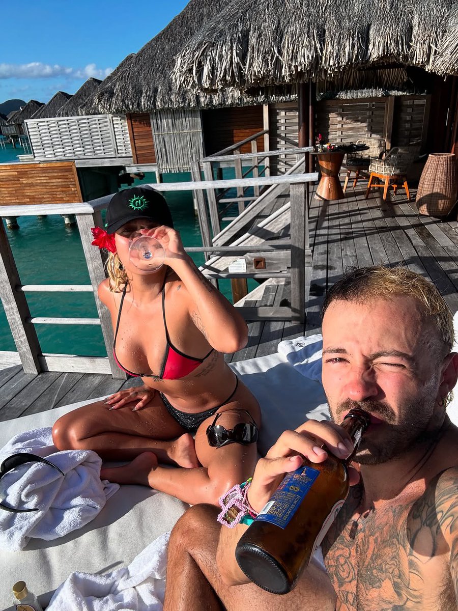 ferxxoperrea's tweet photo. por un verano como el de karol g y feid https://t.co/Yw7RVgdqd6