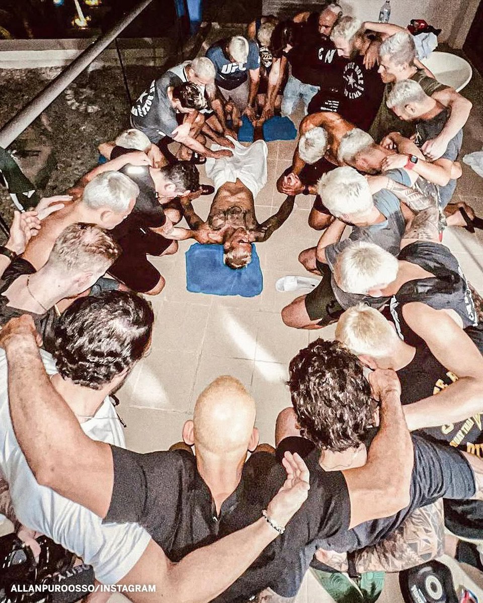espnmma's tweet photo. Never forget when Charles Oliveira’s team was right by his side as he was cutting weight ahead of UFC 280 😳

This moment will always be incredible 🤝 #UFC317 

(via @allanpuroosso) https://t.co/XUG6LKMufI