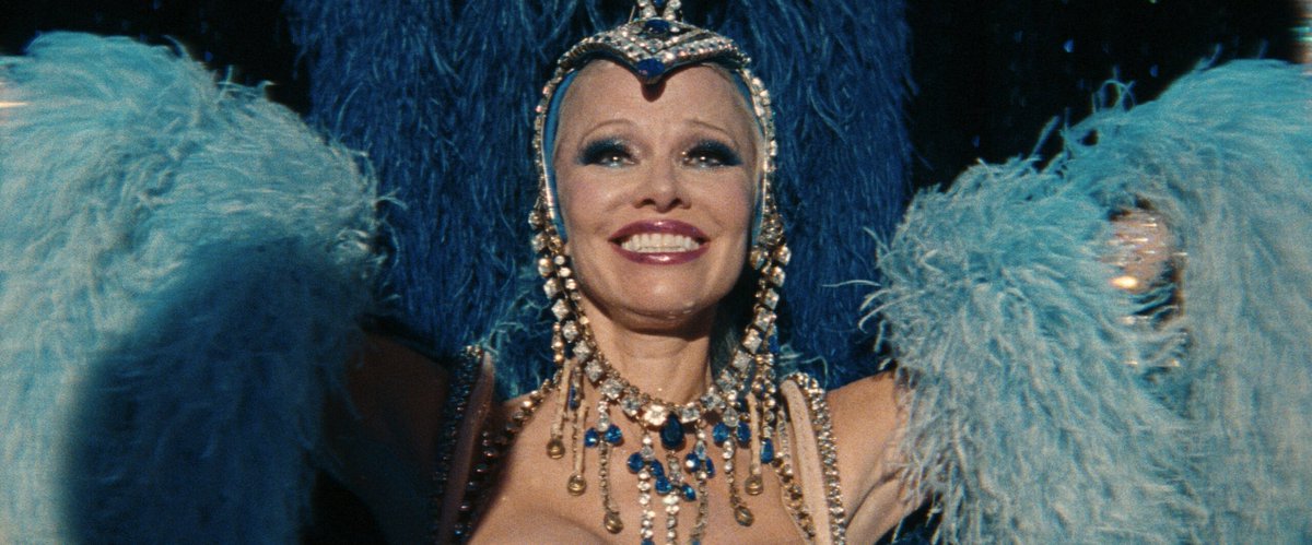 #TheLastShowgirl presenta a sus personajes como seres quebrados, pero también obstinados, con una voluntad de persistencia que genera respeto.

Crítica de Laura Zurita:

noescinetodoloquereluce.com/2025/06/critic…