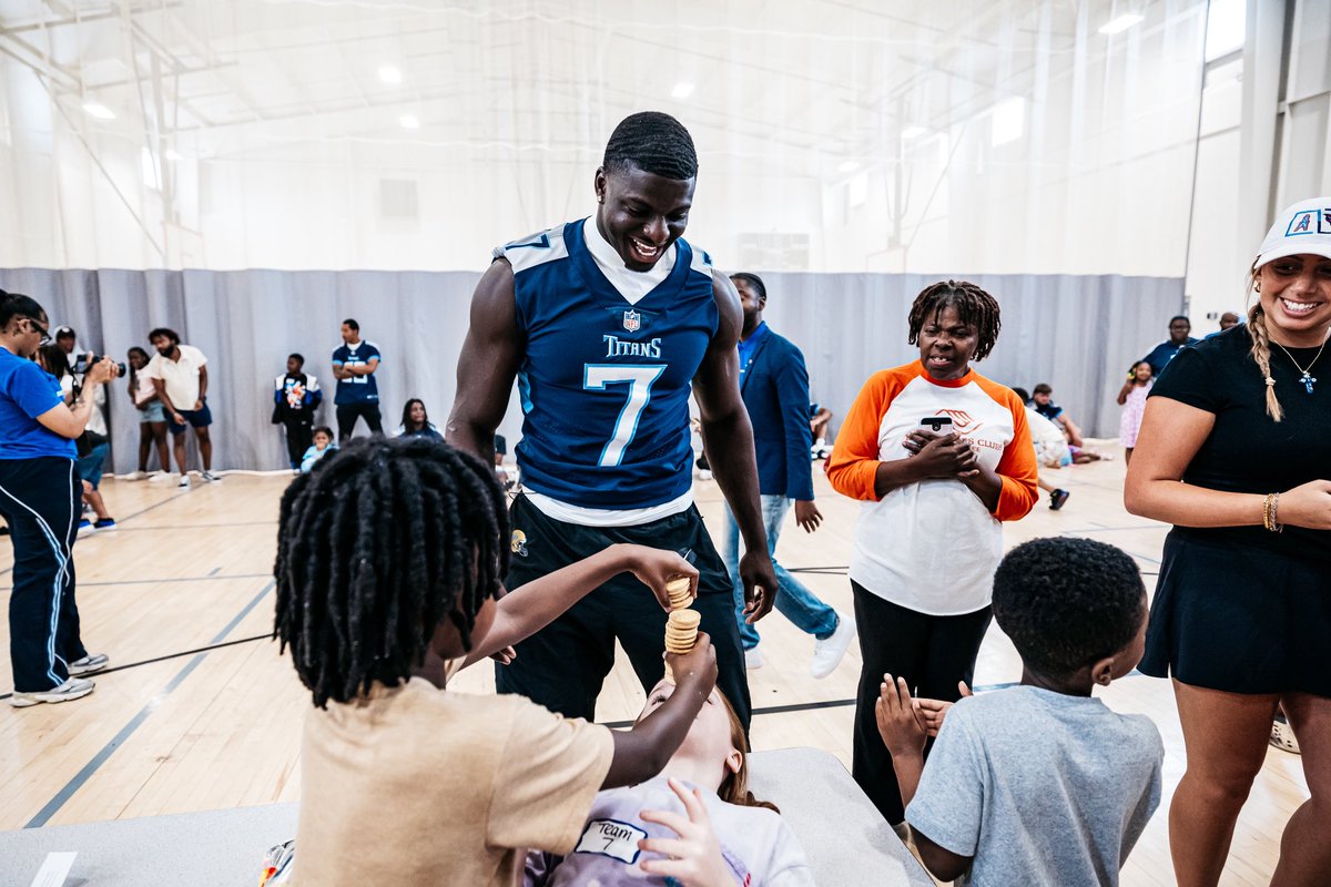 titanscommunity's tweet image. Highlights from our ‘Minute to Win It’ challenge at @BGCMidTN with the @Titans 2025 rookie class 📸
Congrats to @Cameron7Ward for taking first place 🏆
#WinServeEntertain