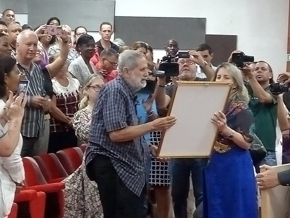 Reconocimiento al mérito: Doctor Honoris Causa para Horacio Díaz Pendás
En un emotivo acto, la Universidad de Matanzas  otorgó el título de Doctor Honoris Causa al Profesor de Mérito Horacio Díaz Pendás, en reconocimiento a su extensa trayectoria como pedagogo.