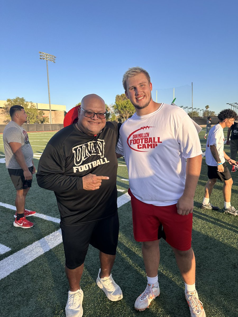 Oak_Caruthers's tweet image. Had the opportunity to work with @CoachLogo at the @unlvfootball camp yesterday. Thanks to the staff for working with me throughout the camp.
@CoachSingler @CoachCookseyNHS @CoachLDouglas1 @vfbcoach @dionta_defreeze @nhstigerfb @RecruitNormanFB @CoachHefNCSA @PrepRedzoneOK…