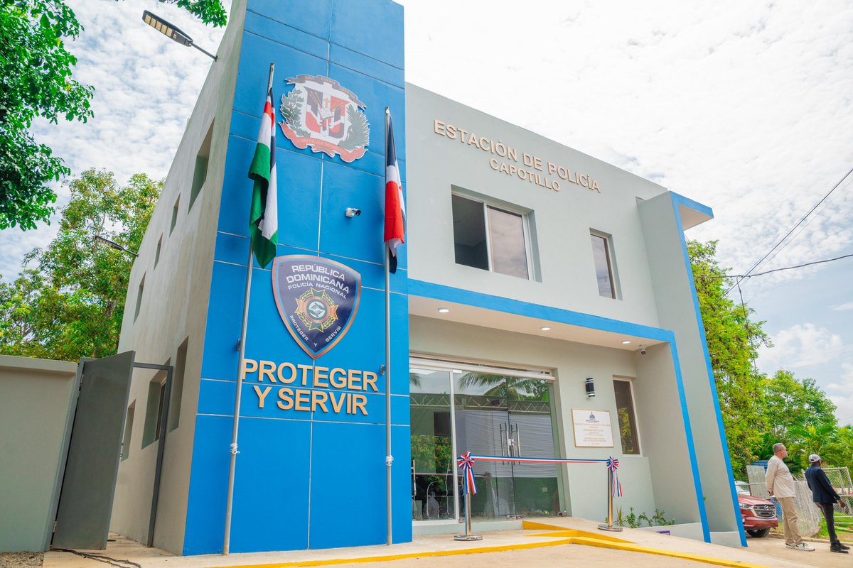Hoy inauguramos 2 estaciones de 🚔 policia adaptadas al nuevo modelo en Capotillo y La Escalereta. Además, el primer politécnico 📚 de Imbert que alojará 850 estudiantes. Estas obras evidencian compromiso del Gobierno con mejorar la calidad de vida de la gente.