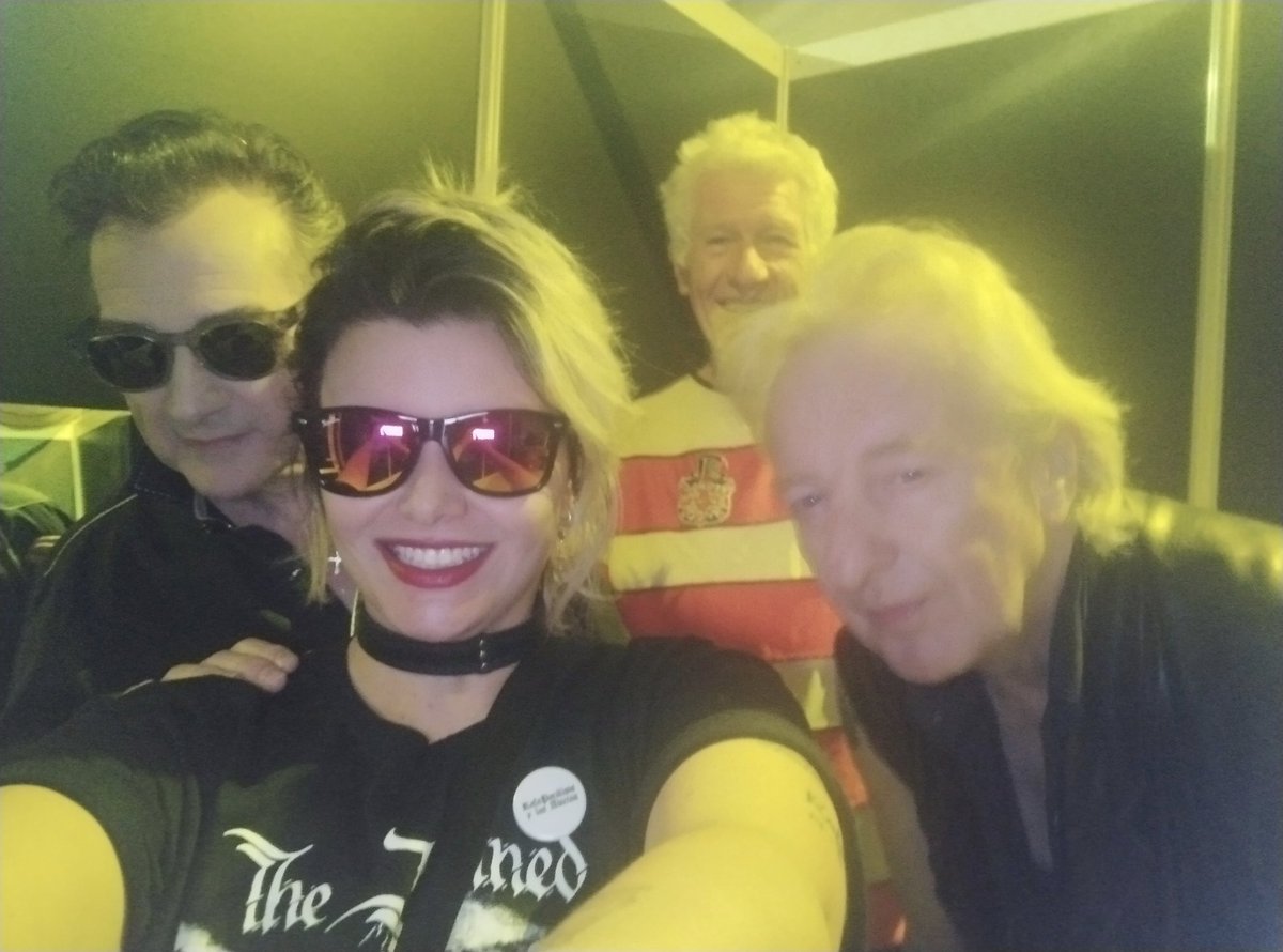 karovanian93's tweet photo. Happy!!!!!! 🖤🖤🖤🖤🖤
#thedammed #viral #viralx 
#punkrock #gothrock #damned #rock #music https://t.co/E2yFZBXs51