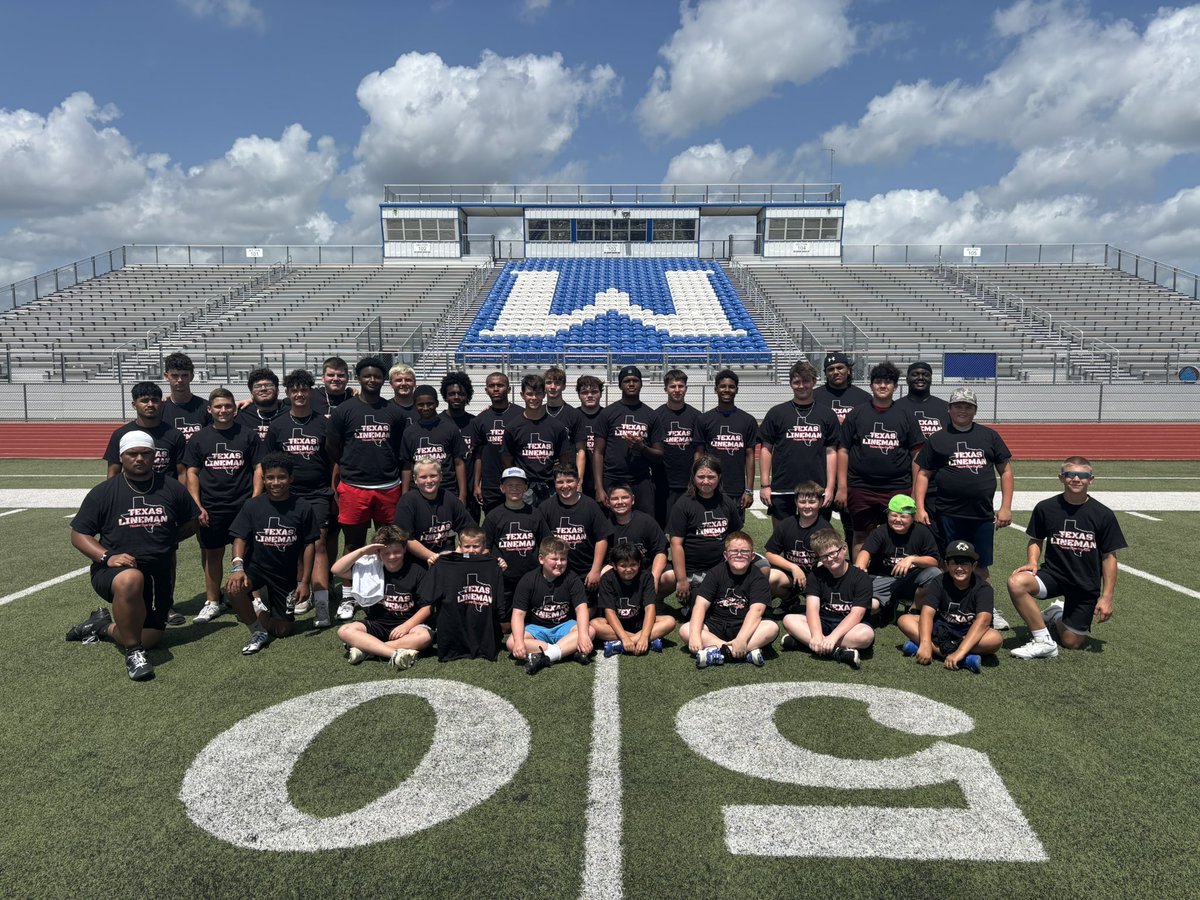 TexasLineCamp's tweet image. GREAT day in Whitney, TX at the Texas Line Camp! 

40+ Athletes from several different communities came together and put in some serious work! 

These guys were focused on perfecting their craft on a Friday so that they can dominate on Friday’s in the fall! 

See you in 2026 👀