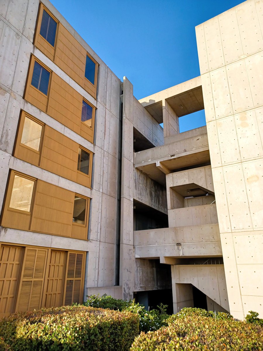Jacob Bronowski, one of my scientific heroes, was a founding member of @SalkInstitute, so of course I had to visit while in San Diego.

A reminder that science doesn’t exist in some Platonic realm, but is done by real, fallible humans.

#JacobBronowski #TheAscentOfMan #Salk