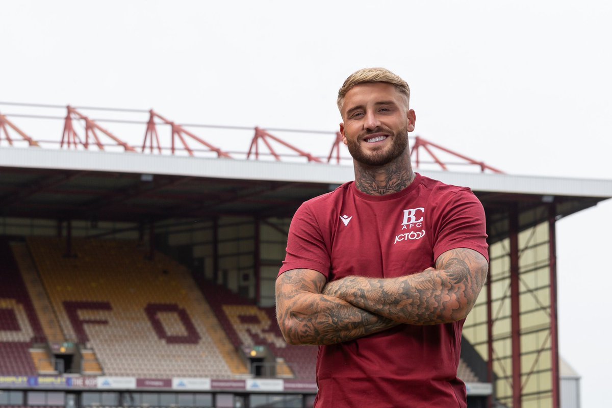 HumphrysStevie's tweet image. Made up to be here. A club with huge ambition and a massive fan base. Can’t wait to play in-front of you @officialbantams. Let’s go 💪🏻