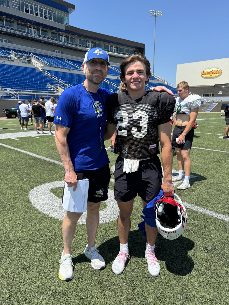 GavinCasey24's tweet image. What a day at camp with @GoJacksFB! I had a great time and feel truly blessed to receive a shirt for being named MVP for Safeties today. Huge thanks for having me, I&apos;m excited to continue building this relationship!
@Coach_Bergy @CoachRobArmand @CoachDtjackson @OJW_Scouting