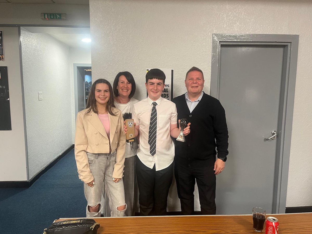 So proud of Caleb being awarded top goalscorer for his St Mirren Youth 2011 team this season.

This is some achievement given that he plays midfield 🖤🤍 

We are all so proud of you Caleb Cheney #leftfootwand #prouddad #proudcoach

Onto next season ⚽️chapter 🖤🤍