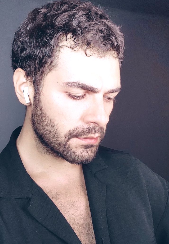 siteye iyi geceler demeye gelmiştim göki bey ve kirpikleriyle karşılaştım 🫠❤️‍🔥 çok güzel bi iyi geceler oldu 🫶🏻✨