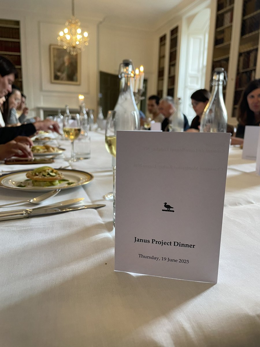 JanusProject_'s tweet image. Conference dinner and drinks at All Souls College.
