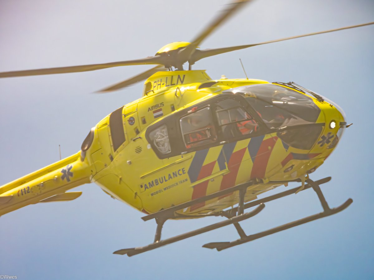 wesleyb1989's tweet photo. 20-6: unique moment up close with the LL3 from volkel,

#LIFELN3
#48605B (PH-LLN)
#NLD #EC35
AIRBUS HELICOPTERS EC-135/635

#zaltbommel (#NLspot #Planespotting #Nikon #P950 #P1000 #Aviation #Avgeek #ADSB) @MMTNederland  #MMT https://t.co/EytBW1BPmv