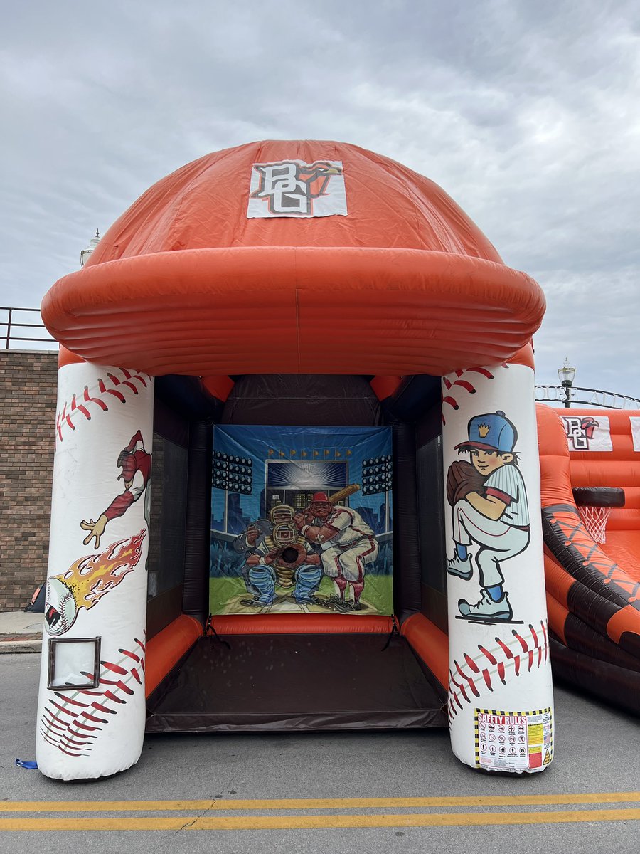 First Firefly Nights of the summer! Head over by the food trucks to try your arm on the baseball blow up!

#AyZiggy