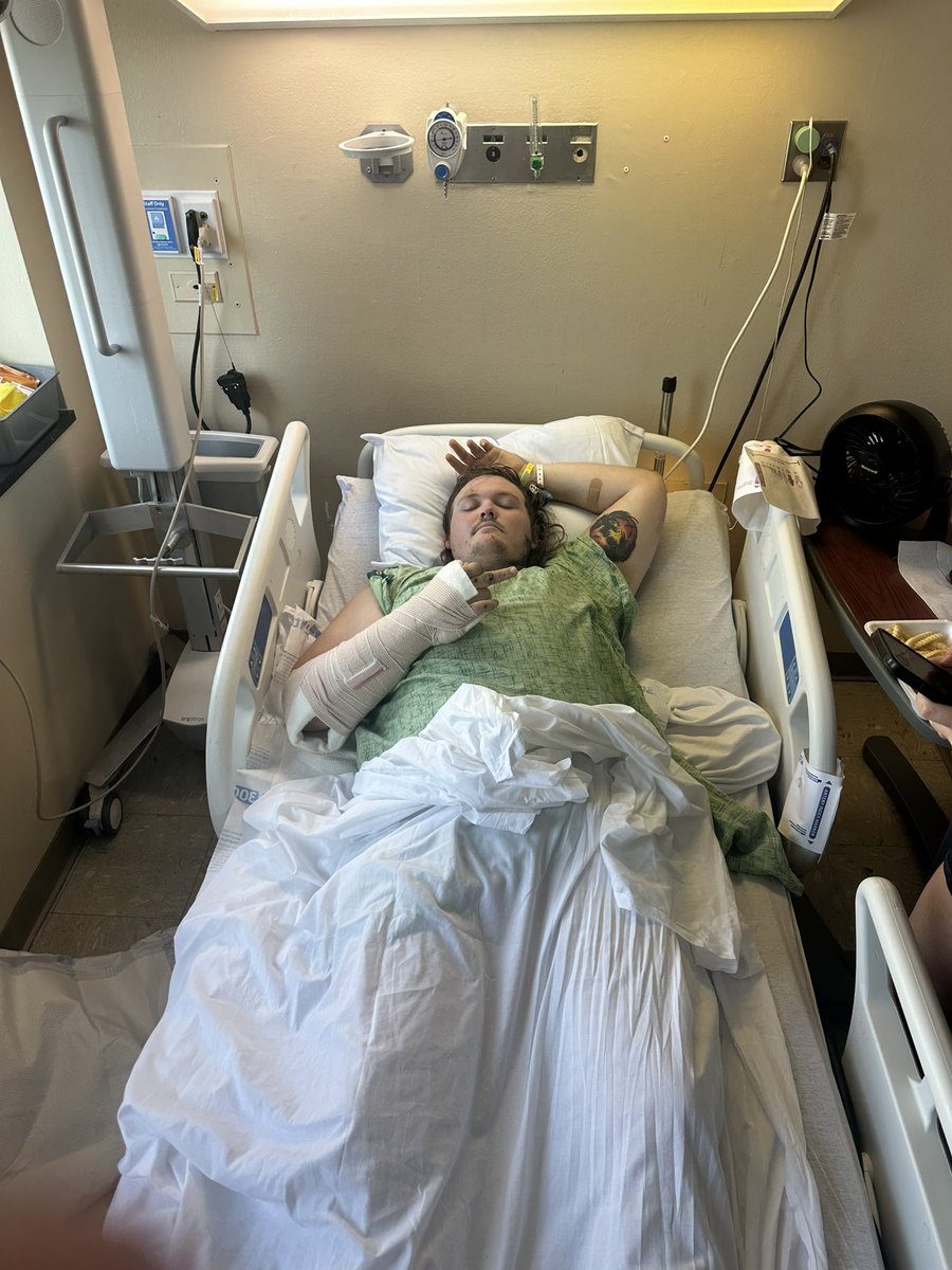 Happy to bring news regarding Stillwater’s very own, Avery Stinnett, who got hit by a truck and is finally back to walking.

Anything helps for the GoFundMe and I will deliver updates as they come to me. 

GoFundMe Link⬇️
🔗: gofund.me/a4ddcf34
