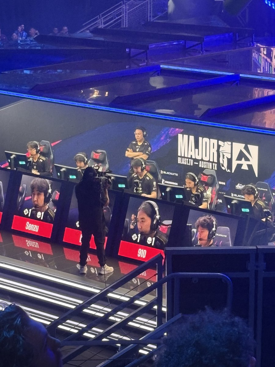 HiccupVAL's tweet photo. #FaZeUp #USA #NALASTHOPE https://t.co/DpHnGYmUgD