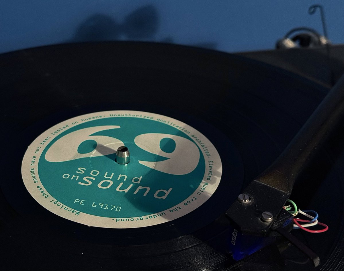 j.i.r.i. (@trjiri) on Twitter photo 69 - Sound on sound
feat. Carl Craig
1993 Planet E / 1994 <a href="/randsrecords/">R&S Records</a>
Now playing techno on vinyl 69 - Sound on sound
feat. Carl Craig
1993 Planet E / 1994 <a href="/randsrecords/">R&S Records</a>
Now playing techno on vinyl