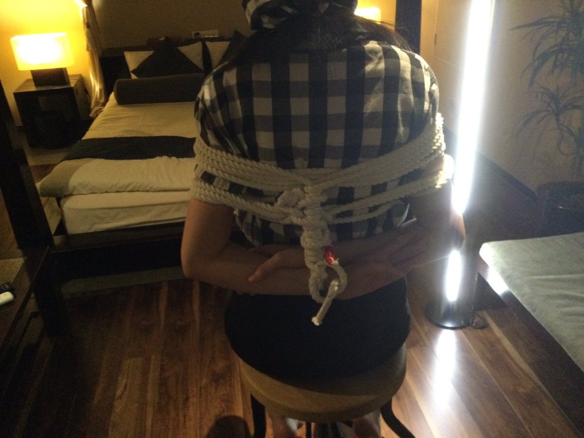 model:るなさん（<a href="/Runa73630049/">るな@フェチモデル</a>）
と誘拐ごっこ

その2

半袖のチェックシャツを着せて誘拐ごっこしちゃいました。