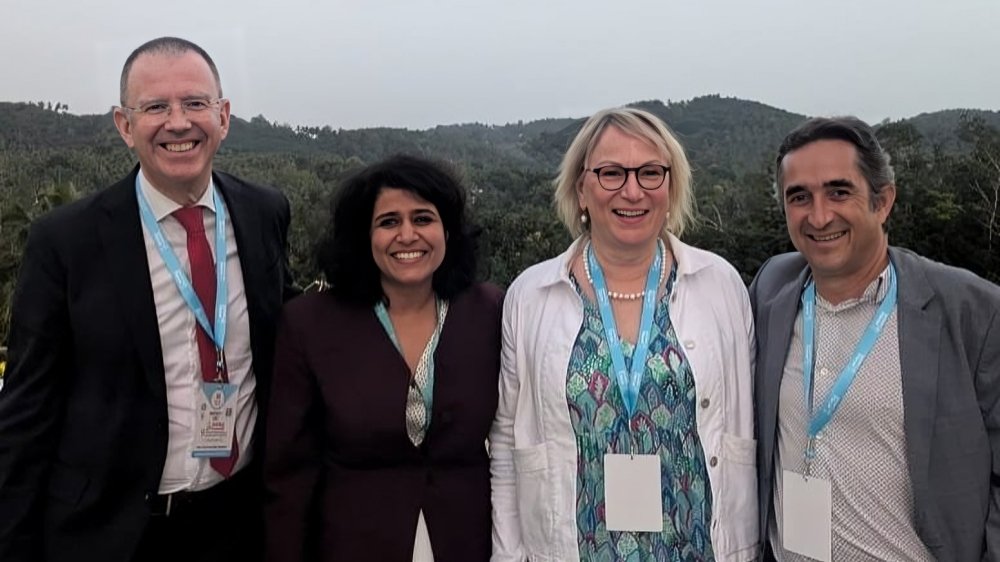 OncoDaily (@oncodaily) on Twitter photo Indian Network for DEvelopment of Peritoneal Surface Oncology (<a href="/indepso/">INDEPSO</a>) - Honoring the Star Acts of MVR CANCON 2025
<a href="/glehenolivier/">glen</a> <a href="/KurtSpeeten/">Kurt Van der Speeten</a> <a href="/PSOGI_EC/">Peritoneal Surface Oncology Group International</a>
<a href="/MVRCancerCentre/">MVR Cancer Centre and Research Institute</a>
oncodaily.com/positive/mvr-c…
#OncoDaily #Oncology #Cancer #Health #Medicine #MedTwitter #MedEd #MedOnc Indian Network for DEvelopment of Peritoneal Surface Oncology (<a href="/indepso/">INDEPSO</a>) - Honoring the Star Acts of MVR CANCON 2025
<a href="/glehenolivier/">glen</a> <a href="/KurtSpeeten/">Kurt Van der Speeten</a> <a href="/PSOGI_EC/">Peritoneal Surface Oncology Group International</a>
<a href="/MVRCancerCentre/">MVR Cancer Centre and Research Institute</a>
oncodaily.com/positive/mvr-c…
#OncoDaily #Oncology #Cancer #Health #Medicine #MedTwitter #MedEd #MedOnc
