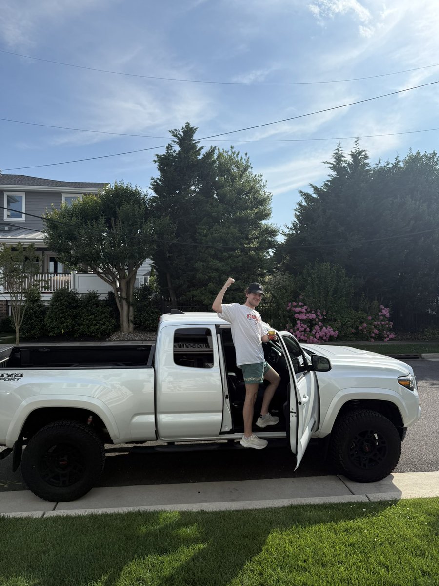 USED THE PROCEEDS FROM MY FIRST INSIDER RUG TO PICK UP THIS BAD BOY FROM THE DEALERSHIP

A REAL TRUCK FOR A REAL MAN