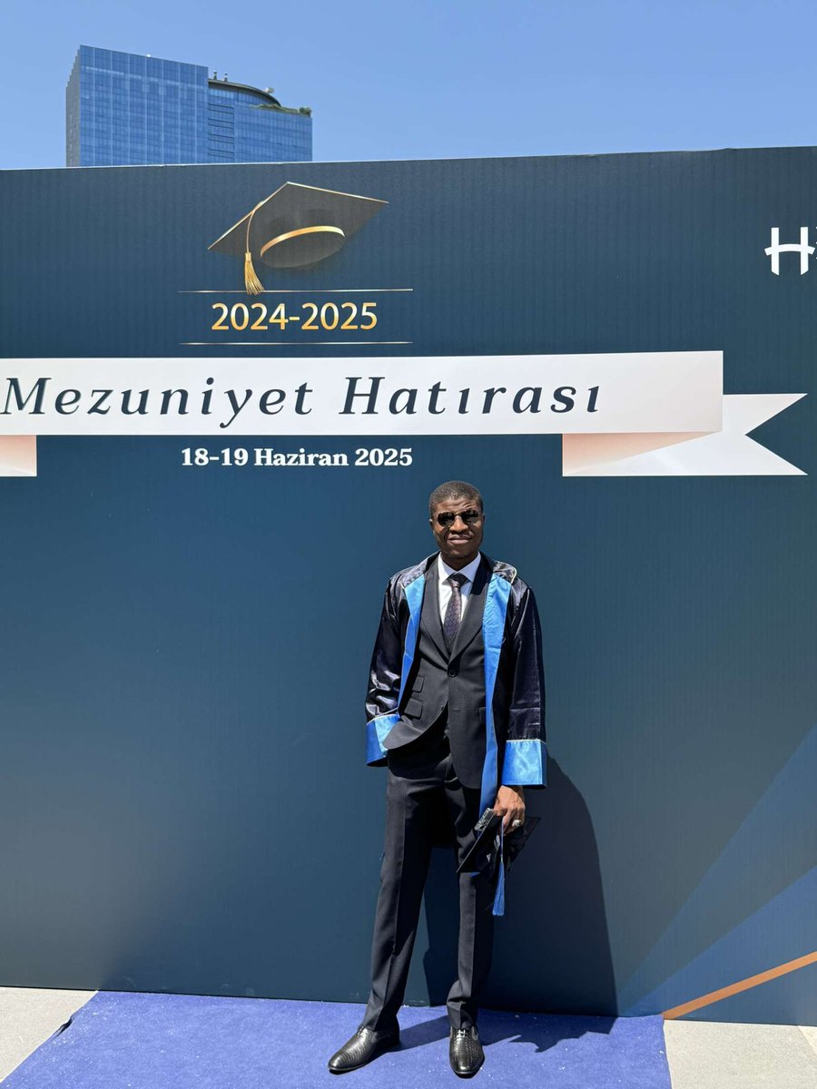 BujiYusuf's tweet image. Alhamdulillah, forever grateful to the Almighty for His blessings and strength. Hard work, faith, and perseverance led to this moment. 🎓 #GradVibes #Blessed #Graduation #mezuniyet2025