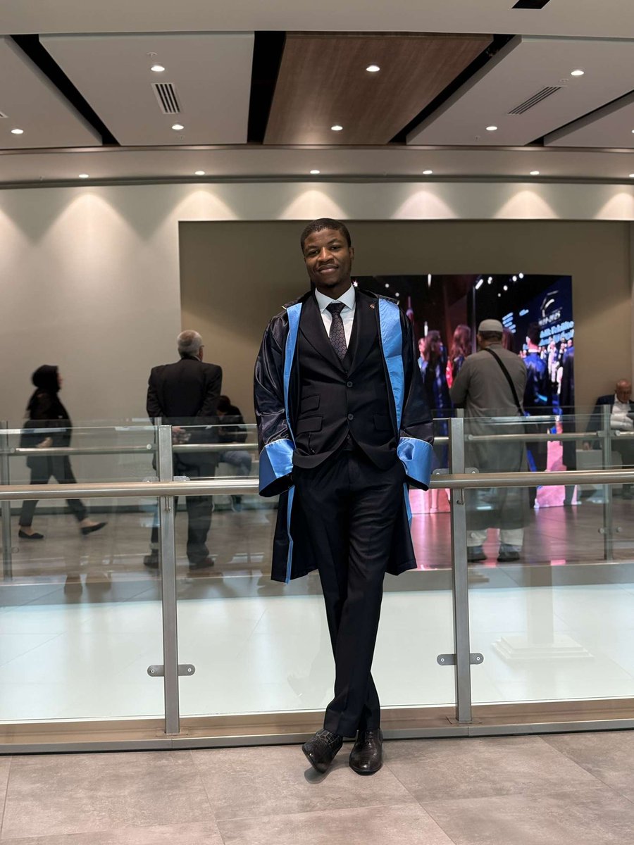 BujiYusuf's tweet image. Alhamdulillah, forever grateful to the Almighty for His blessings and strength. Hard work, faith, and perseverance led to this moment. 🎓 #GradVibes #Blessed #Graduation #mezuniyet2025