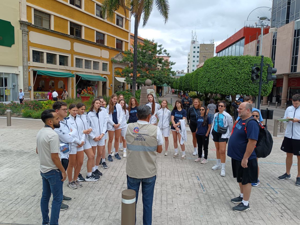 🏀🇦🇷🇵🇦 Las selecciones de Argentina y Panamá, de la #AmeriCupFIBA2025, recorrieron el centro histórico con @Guiatur y conocieron lo mejor de nuestra cultura. 🙌

🎟️ No te pierdas los partidos del 20 al 22 de junio en el Inforum.
📌 Boletos gratis en Presidencia Municipal