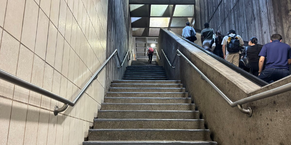 MidtownATL's tweet image. ๐งผ ๐งน โจ So fresh, so clean! Shout out to our partners @martatransit for putting in the work to clean, polish and pressure wash the Midtown MARTA station. Looking ๐ฏ good from top to bottom, inside and out! ๐ ๐ #midtownatl