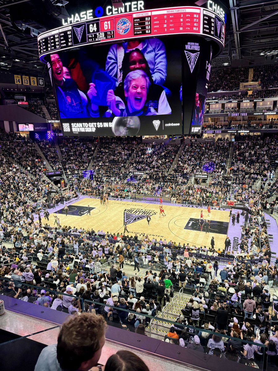CRV's tweet photo. We love cheering our entrepreneurs on. We had a blast rooting for another winning team - the @WNBA 🏀 @Valkyries - only a stone’s throw away from our SF office @chasecenter. Just one of many wins this crew will celebrate together. Go Valks! https://t.co/LhrHNeoQ9D