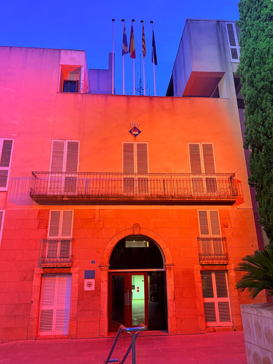 Ajuntament de Vila-seca (@ajvilaseca) on Twitter photo 🧡Avui, 20 de juny, Vila-seca s’il·lumina de taronja!
Amb motiu del Dia Internacional de la Distròfia Muscular Facioescapulohumeral (#FSHD), hem il·luminat l'Ajuntament per a visibilitzar aquesta malaltia que afecta milers de persones arreu del món. #FSHDspain <a href="/fshd_spain/">FSHD España</a> 🧡Avui, 20 de juny, Vila-seca s’il·lumina de taronja!
Amb motiu del Dia Internacional de la Distròfia Muscular Facioescapulohumeral (#FSHD), hem il·luminat l'Ajuntament per a visibilitzar aquesta malaltia que afecta milers de persones arreu del món. #FSHDspain <a href="/fshd_spain/">FSHD España</a>