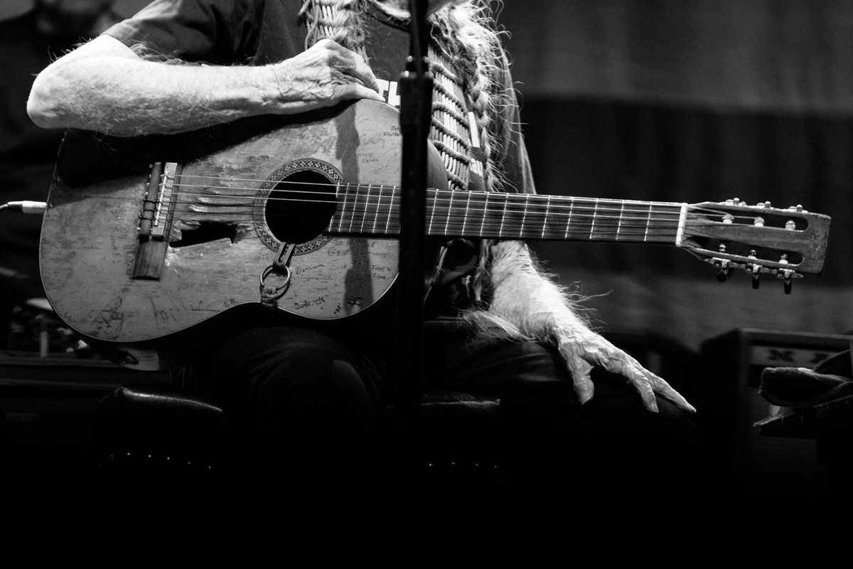 WillieNelson's tweet image. Celebrate 10 incredible years of #OutlawMusicFest! We’re kickin’ things back off tonight in Michigan. You can get your tickets to a show now: willienelson.com/pages/tour
📷: Aubrey Wise