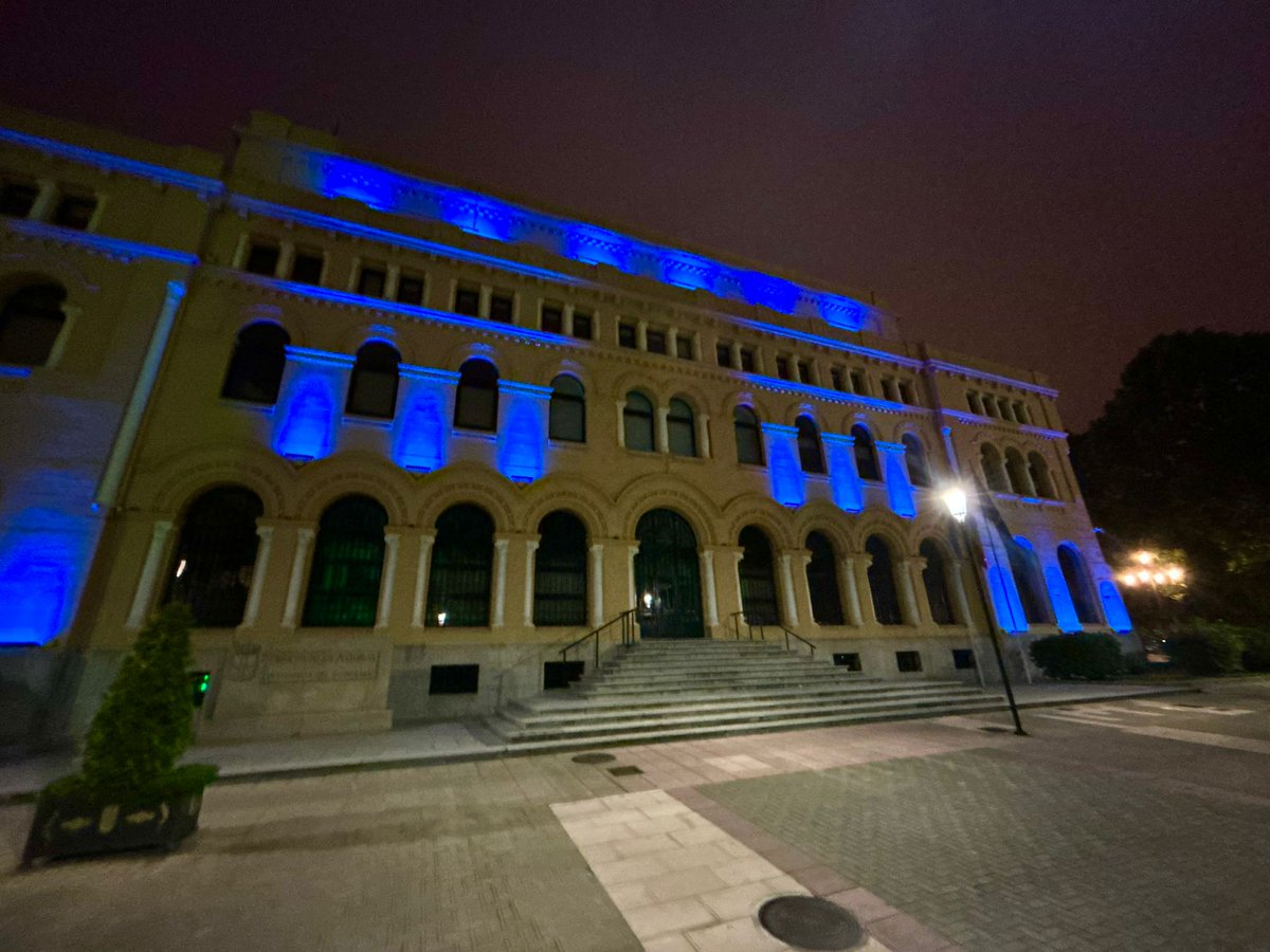 🌹 Adrián Barbón 💙💛 (@adrianbarbon) on Twitter photo Toda la suerte para el <a href="/RealOviedo/">Real Oviedo</a>, que mañana luchará por el ascenso a Primera División.
💙 Toda la suerte para el <a href="/RealOviedo/">Real Oviedo</a>, que mañana luchará por el ascenso a Primera División.
💙