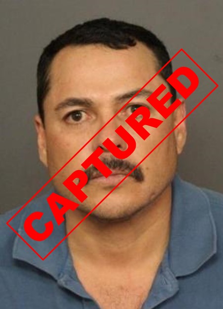 USMSDenver's tweet image. Task Force Officers (TFOs) from @LakewoodPDCO assigned to the COVOTF located & arrested fugitive Guadalupe MANCHA-SALAS at a motel in the 6200 block of W Colfax Ave in Lakewood. He's wanted by Lakewood PD for attempted homicide in relation to a shooting incident. #FugitiveFriday