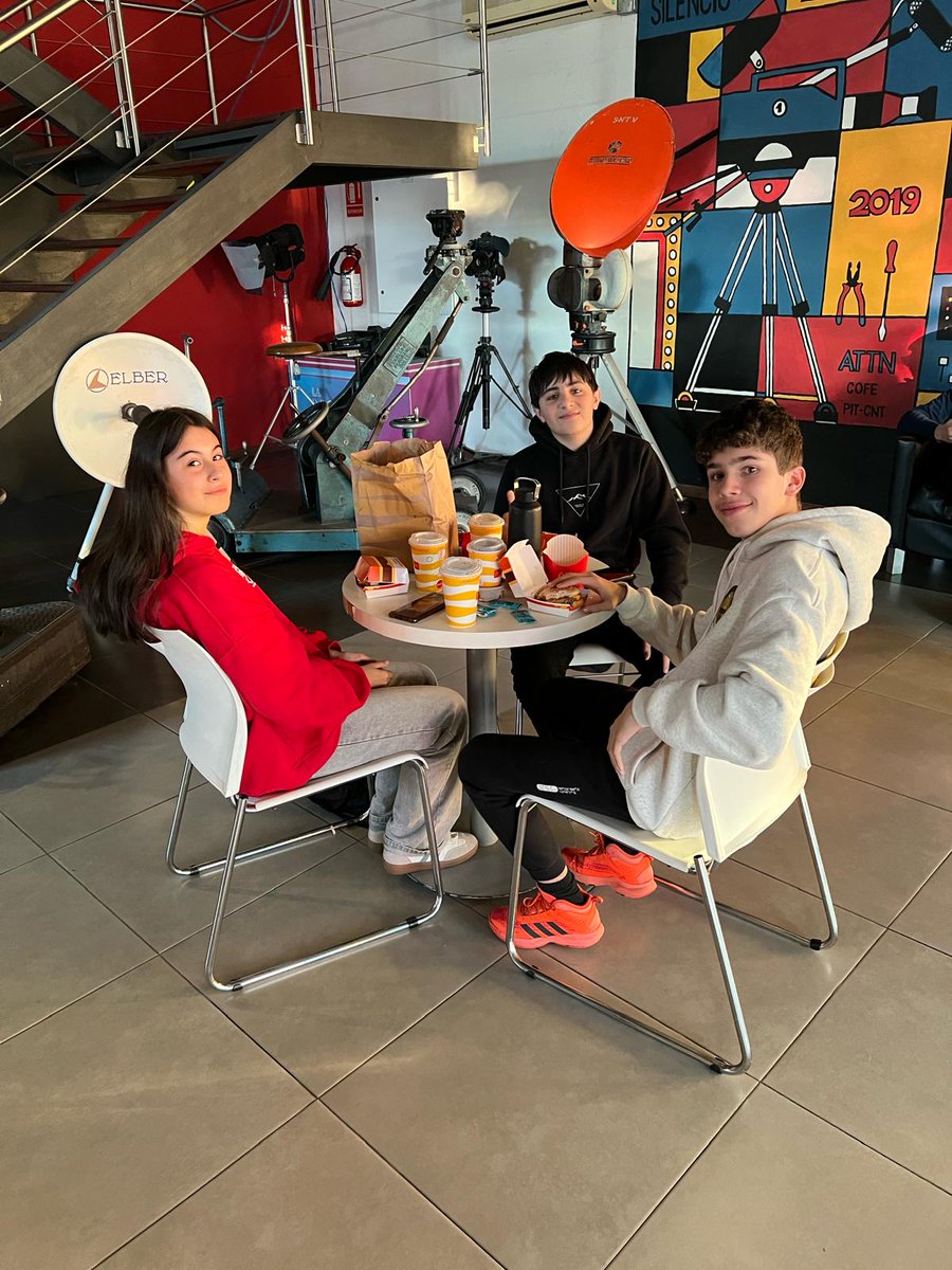 SECAN (@secanuruguay) on Twitter photo Nos despedimos de los alumnos del Liceo Francés que nos visitaron esta semana.
¡Gracias <a href="/McDonalds_Uy/">McDonald's Uruguay</a> por la merienda! Nos despedimos de los alumnos del Liceo Francés que nos visitaron esta semana.
¡Gracias <a href="/McDonalds_Uy/">McDonald's Uruguay</a> por la merienda!