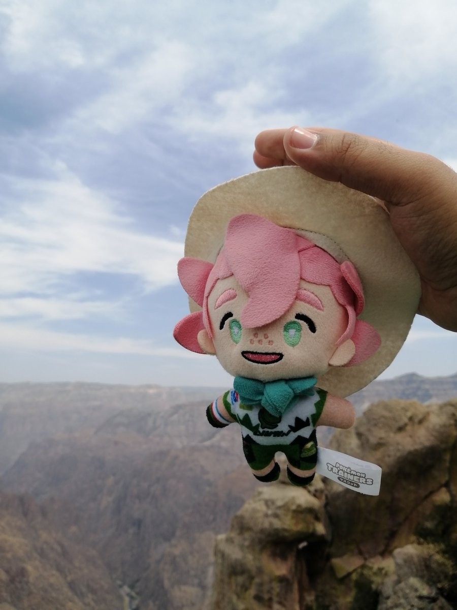 No me considero atractivo, pero siento que tengo mi encanto 
(Foto del Milopeluche para llamar la atención)